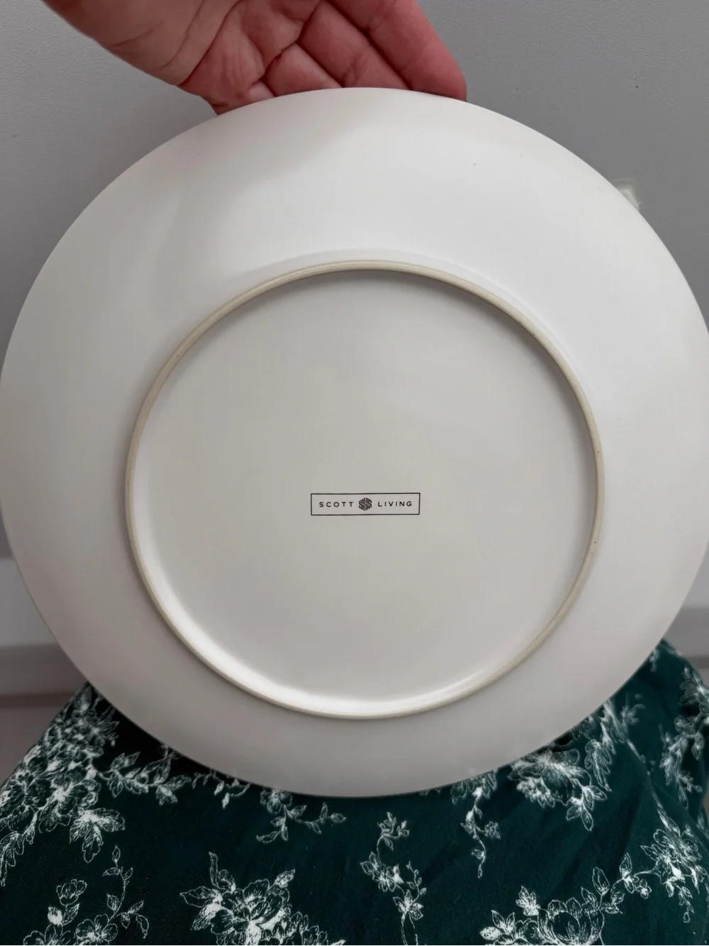 2019 Scott Living 12” Round Faded Star  Decorative Round Platter with Gold